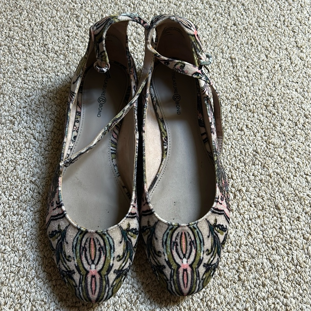 Treasure & Bond flats. Size 7m.
